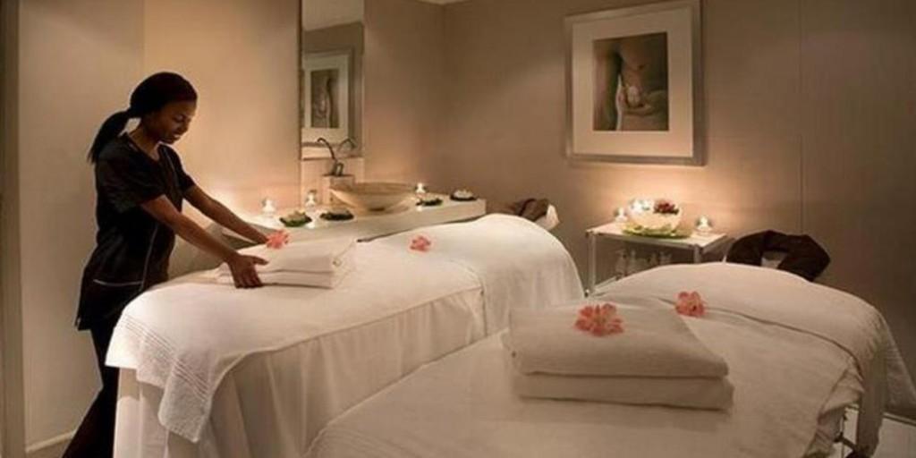 Cinnamon and Ginger Body wrap is available in the Casurina Spa