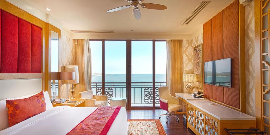 Premier Suite: Grand Ho Tram Strip