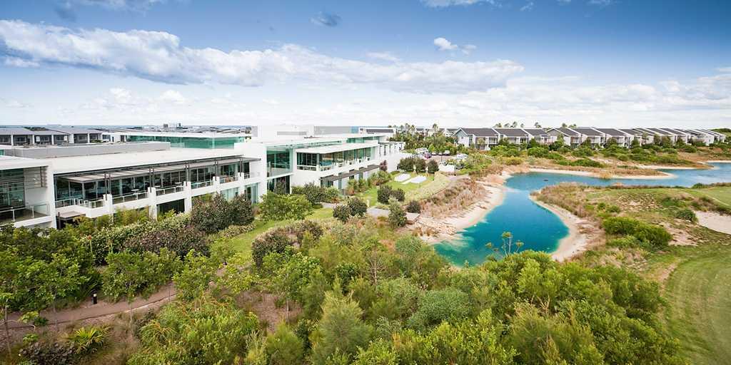 Resort Exterior: Pullman Magenta Shores