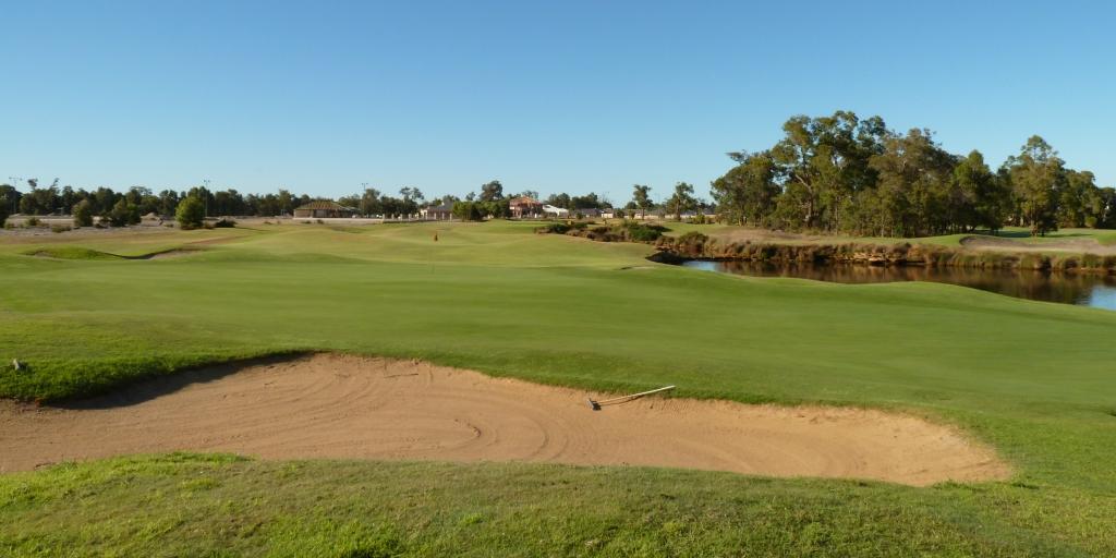The 8th green at The Vines Resort Ellenbrook Course