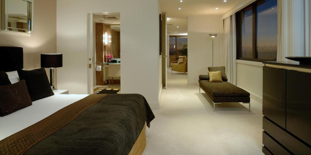 Guestroom: Pan Pacific Perth