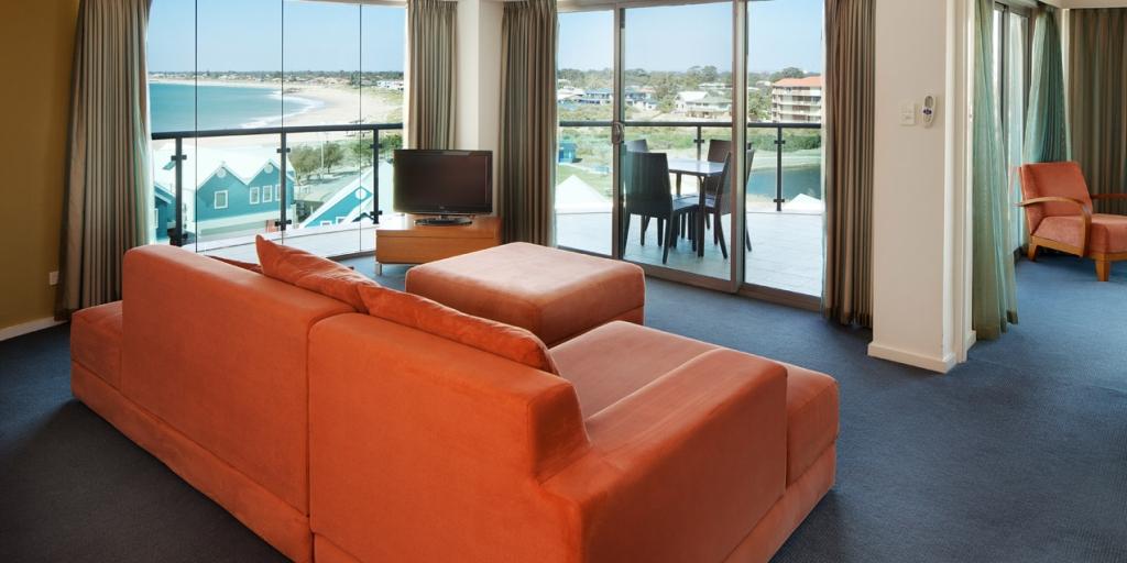 2 Bed Ocean View Lounge: Seashells Mandurah